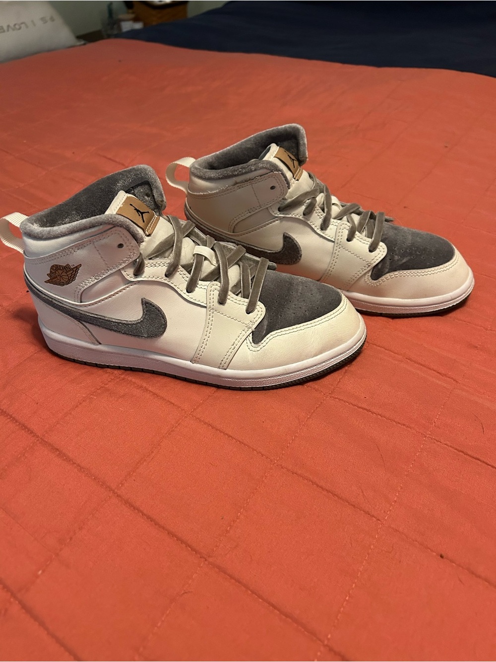 Nike Air Jordan 1 Mid SE GS Pewter Velvet Toe